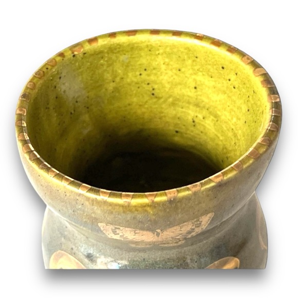 Bud Vase or Pen-Pencil Pottery in Olive Green with Genuine Gold Butterflies - Picture 6 of 6